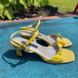 true vintage kitten heels / sandals